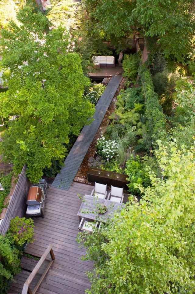 záhradný dvor záhrada z vtáčej perspektívy terasa drevený gril jedálenský kút