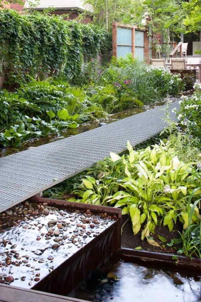 záhradná záhrada kovový most brečtan záhradná stena súkromie obrazovka