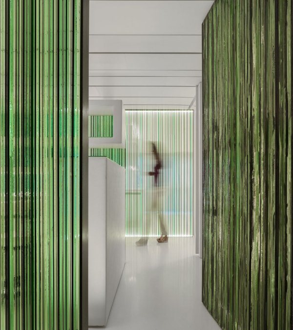 návrh interiéru zubná ordinácia zelené recyklované sklo