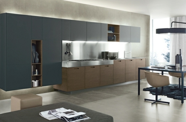 Panelová kuchyňa-modro-biela-podlaha