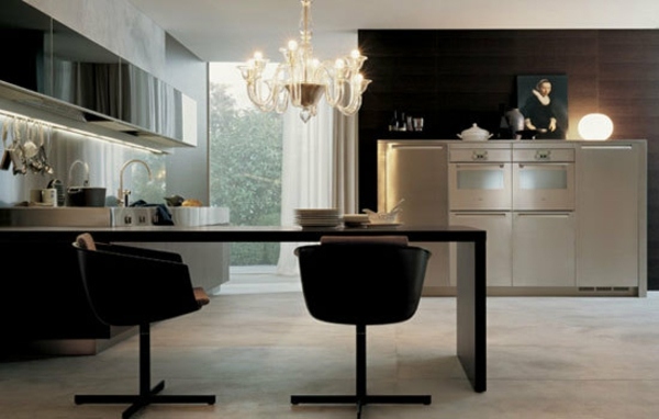 elegantný krištáľový luster jedálenský stôl