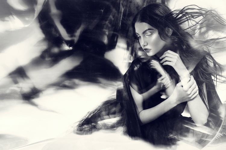 do popredia sa dostáva sila osobnosti moderná-módna-značka-pendari-individualizmus-exkluzívna-dámska móda