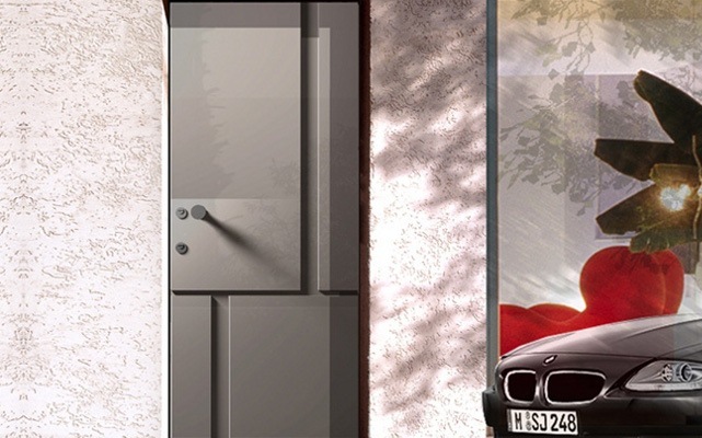 strieborné kovové dvere moderný dizajn bočných vchodových dverí Talianske nápady na dizajn moderných bočných vchodových dverí