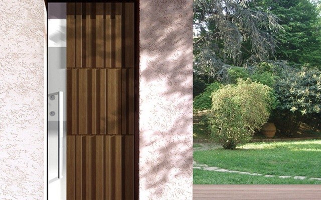 bezpečný dom vchodový tvar oceľové dvere byt prízemie tvar oceľové dvere byt prízemný záhradný dizajn