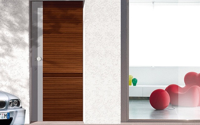 Dizajn bočných vchodových dverí z drevenej ocele a fasády je jednoducho funkčný Fasádne bočné vchodové dvere dizajn jednoducho funkčné nápady výrobca