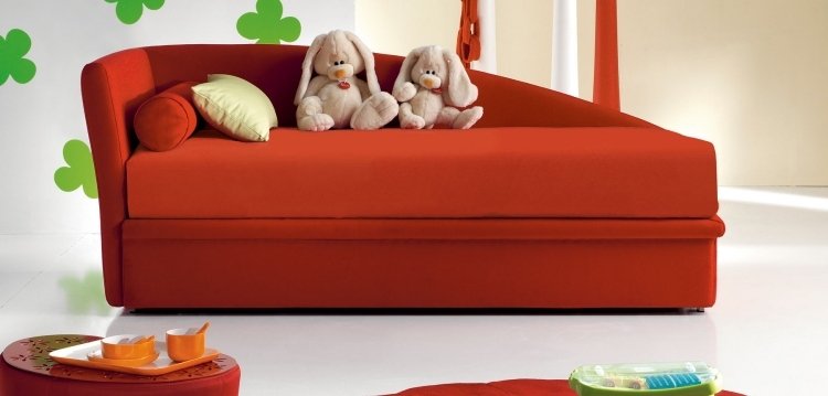 moderná-recamiere-spánková-funkcia-červená-detská izba