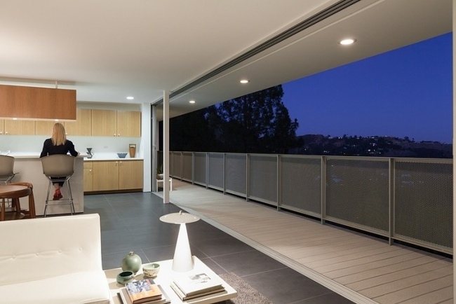 Moderná rezidencia Sessa zasklenie-osvetlenie Otvorený moderný obytný priestor