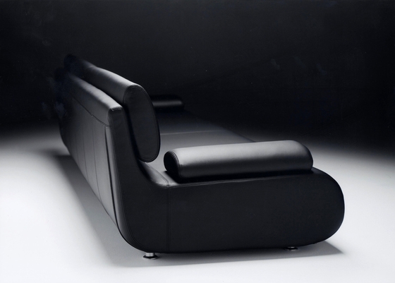 moderná čierna sedačka