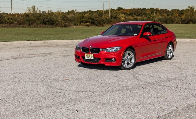 Auto červené 2014 bmw 3 nové zliatinové disky sedan