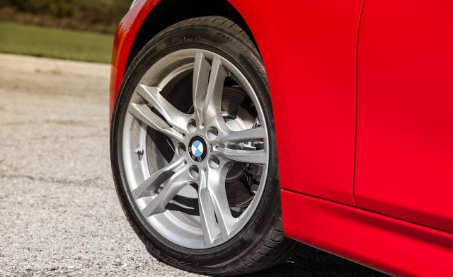 Aerodynamický ráfik vysokovýkonný automobil 2014 bmw 328d sedan koleso