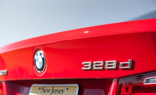 sedan 2014 bmw-3 series-328d-xdrive červená farba auta