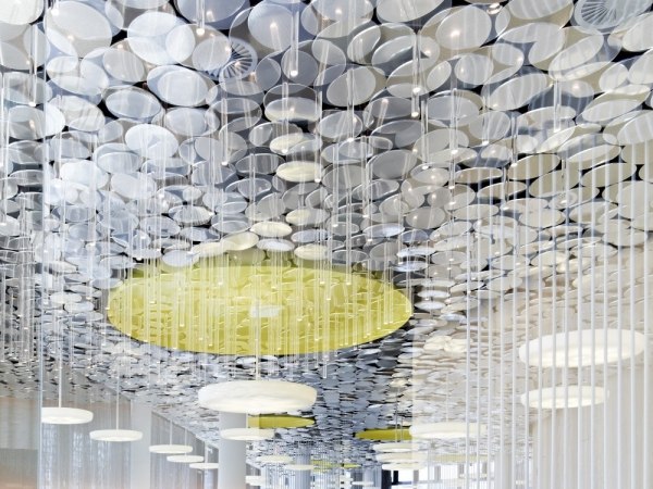 závesné palice dizajn jedálne zo zrkadlového časopisu