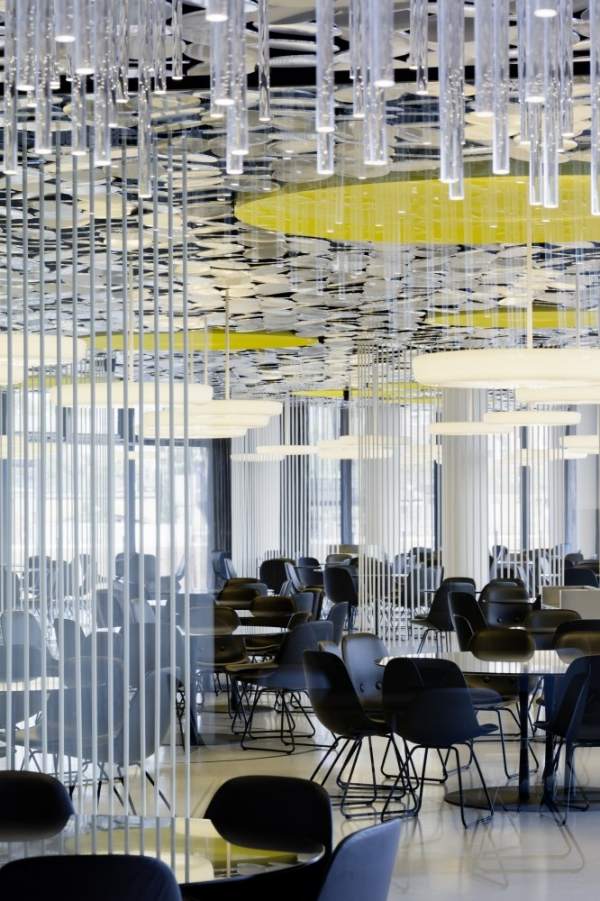 okrúhly jedálenský stôl dizajnér jedáleň vom zrkadlo časopis