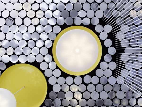 Dosky kruhová dizajnérska jedáleň vom zrkadlový časopis