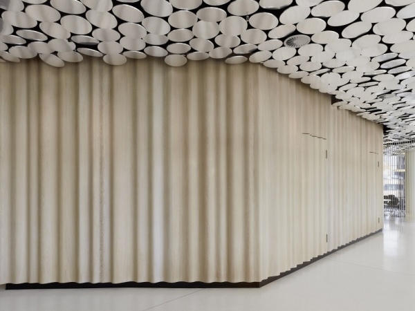 béžové závesy dizajn jedálne zo zrkadlového časopisu