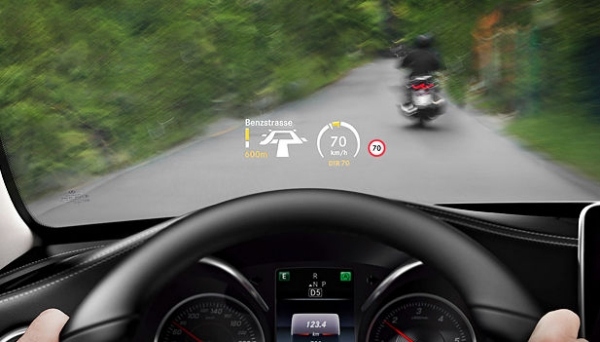 mercedes jazdí bezpečne stabilne ďaleko stereoskopické kamery rýchlosť bezpečné pre auto, stereoskopické kamery na cestách bežia rýchlo