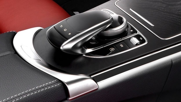 nový Mercedes c triedy 2014 rýchlejšie ovládanie touchpadu Nová funkcia systému ľahkého ovládania Mercedes c triedy 2014