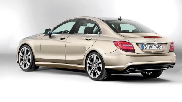 odfotená zadná časť, iba novinárom je dovolené vidieť autá