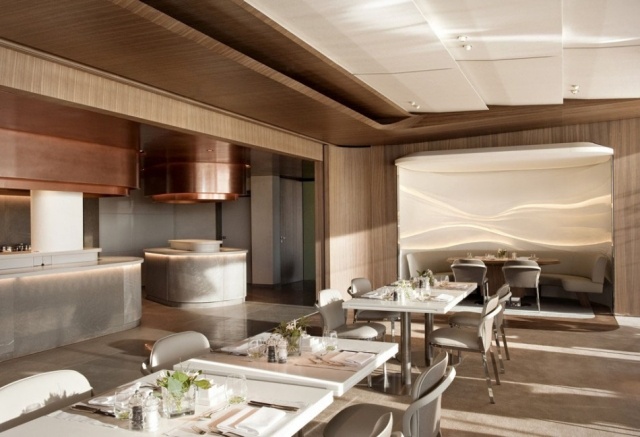 moderný dizajn salónika na strešnej záhrade Hotel Bayerischer Hof Jouin Manku