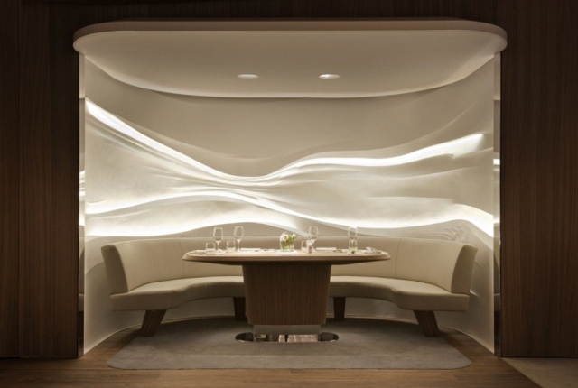 strešný záhradný salónik hotel Bayerischer Hof osvetlenie nástenných panelov