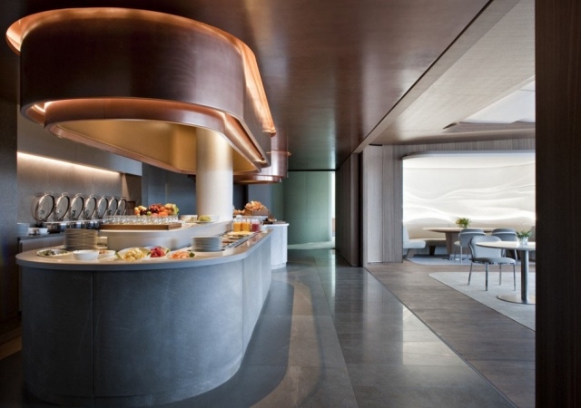 moderný raňajkový priestor v strešnej záhrade