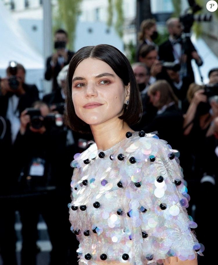 Letné trendy vlasov Účes mikro bobu Filmový festival v Cannes 2021 vyzerá