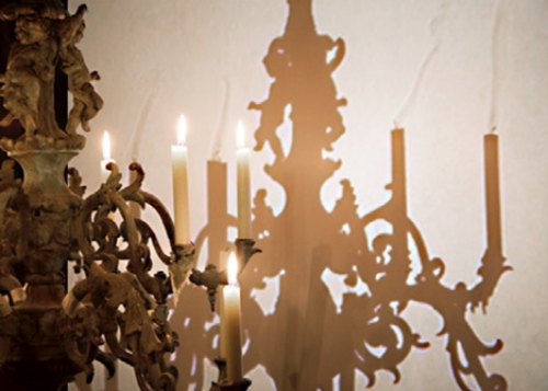 svetlá kolekcia nábytku od Jamesa Plumba