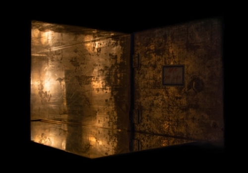 kolekcia kovového interiérového nábytku od Jamesa Plumba