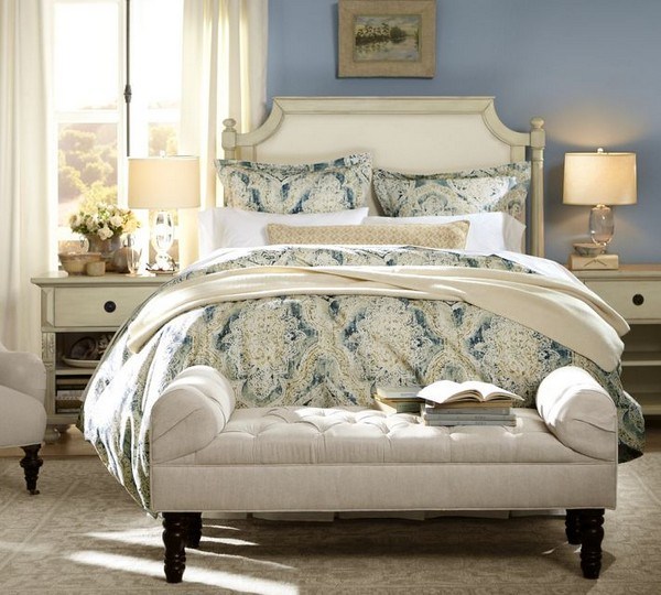 priehľadné záclony pozadie farebný prehoz na posteľ