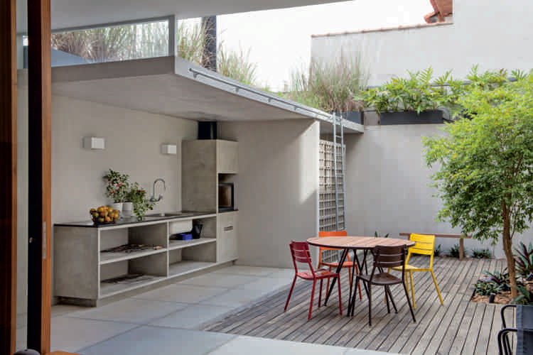 moderná letná kuchyňa betpn čierna doska