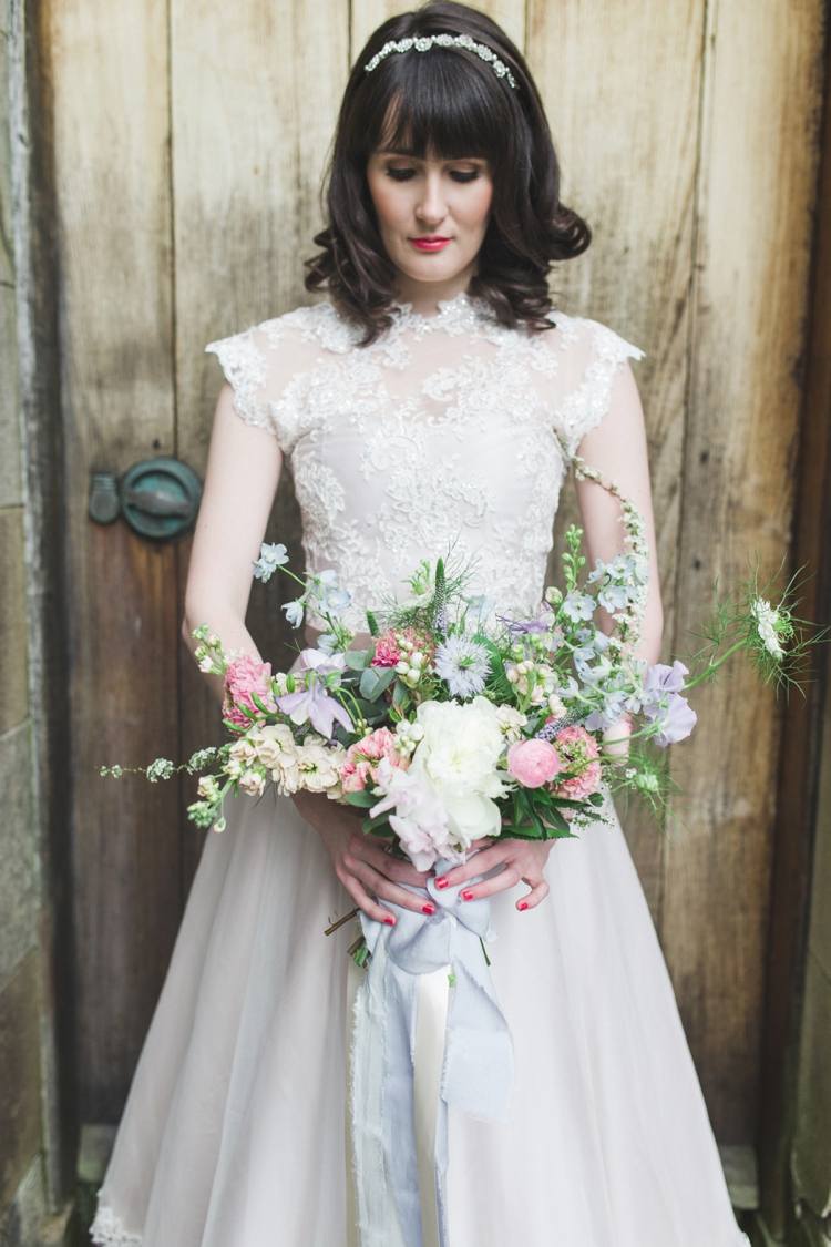 perfektná svadobná jarná farebná paleta kytice