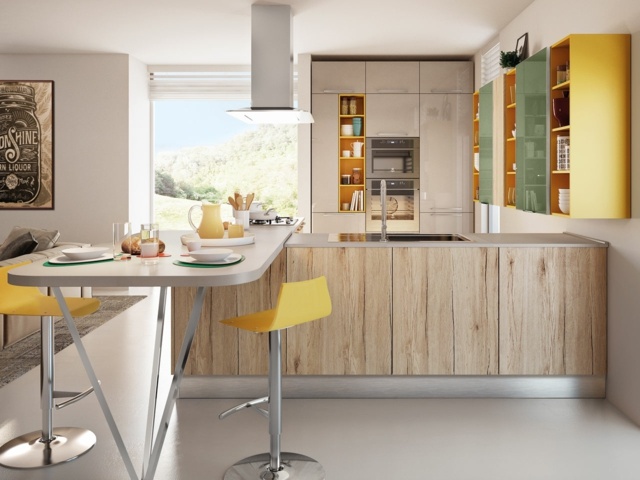 Stoličky do jedálenského priestoru plánujú malú kuchyňu a šetria priestor