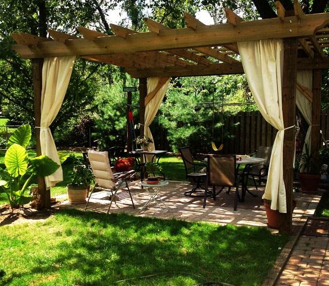 Privacy-screen-for-pergola-floor-long-závěsy-s-bočnými slučkami