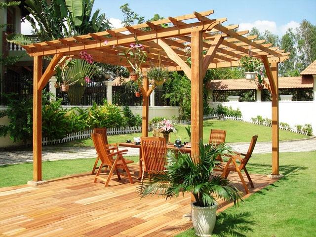 klasické-drevené-pergola-teakové stoličky-skladacie-stohovateľné