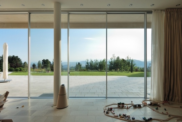 bezrámový posuvný sky-frame bezrámové posuvné dvere exteriérový rám