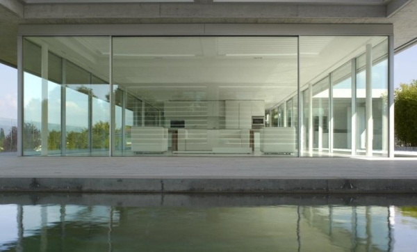 sklenený posuvný rám modernej architektúry bezrámový posuvný sklenený rám