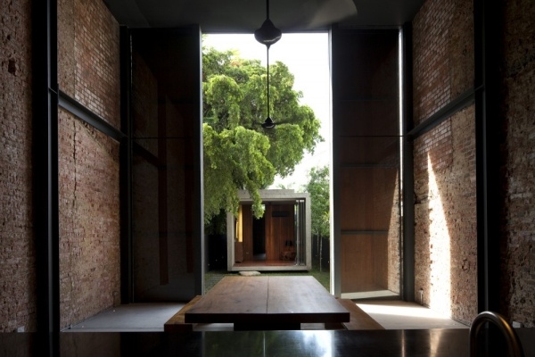 zadný dvor jedálenský kút nová výstavba v záhrade betónové námestie jedálenský kút zadný dvor nová záhradná kôlňa betónové námestie