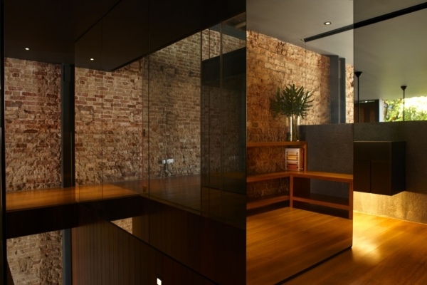 veľké zrkadlové panely na chodbe menia architektov veľké zrkadlové panely menia architektov