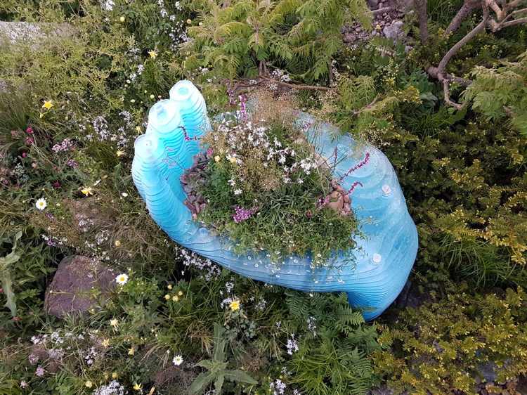 Záhradné sochy rastlín ľudskej ruky