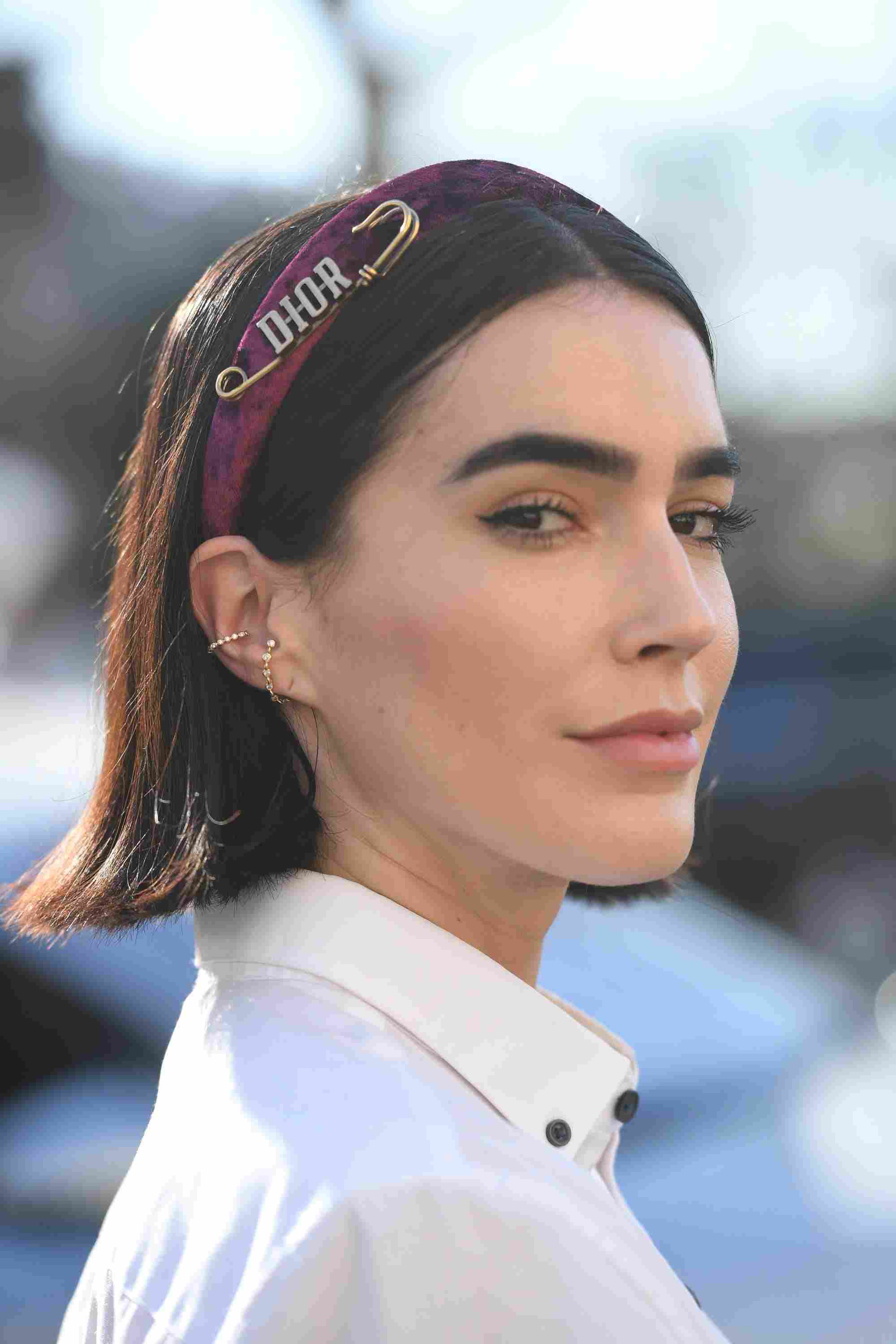Doplnky do vlasov čelenka sponka do vlasov letné trendy krátke vlasy