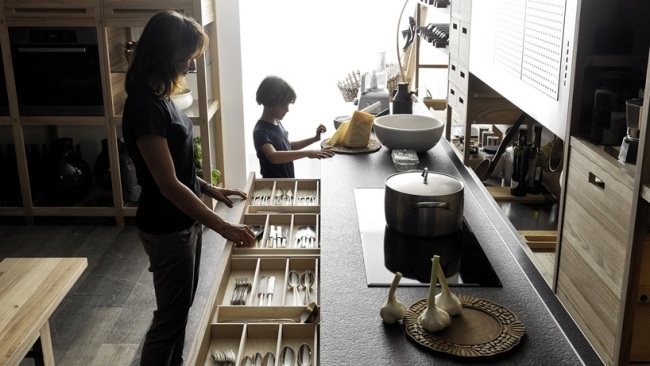 príbory zásuvky kuchyne sinetempore dizajn od valcucine