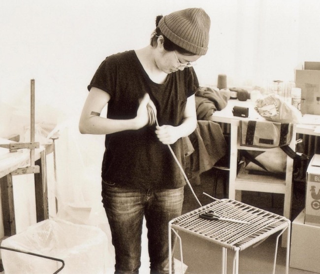 sedenie barová stolička dahm lee designer dami damaki Nábytková barová stolička dahm lee designer dami damaki