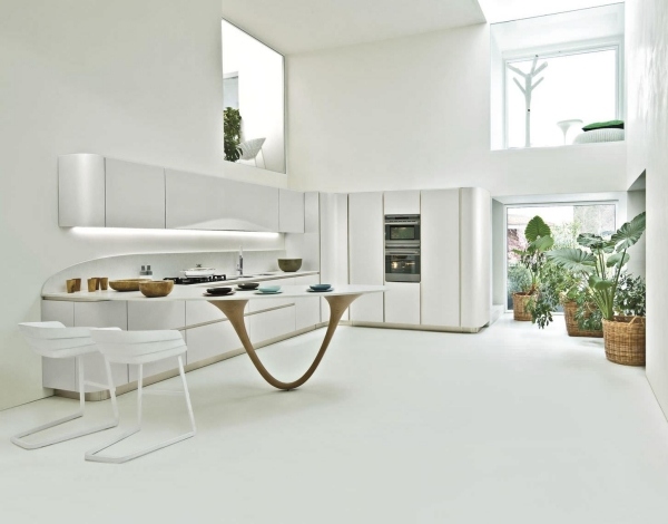 kuchyňa snaidero moderné biele bezúchytkové čela kuchynský ostrovček zakrivená čiara kuchyňa snaidero moderná biela bezúchytková kuchynská súprava zakrivená čiara