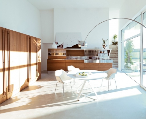 snaidero kuchyňa zaplavená svetlými drevenými čelami, jedálenská časť z nehrdzavejúcej ocele snaidero dizajn kuchyne drevené fronty jedálenský kút z nehrdzavejúcej ocele