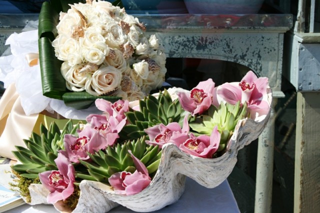 Na tento snový nápad potrebujete škrupinu, kvety a sukulenty dekorácia škrupiny kvety sukulenty ružová stredová časť