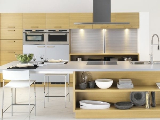 praktický drevený interiér kuchyne