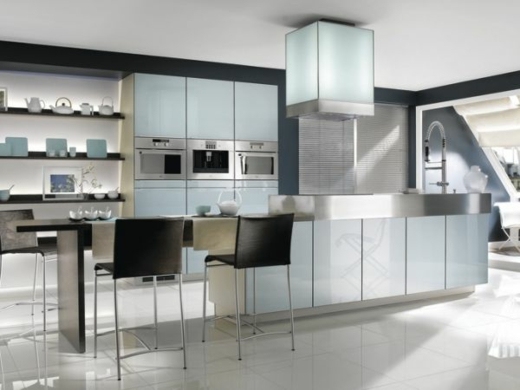 minimalistické-panelové-kuchynské-čierne-barové stoličky