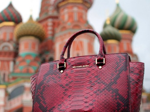 tašky Michael Kors koža červená čierna hadia koža optika Tašky od Michaela Korsa, vzhľad červenej čiernej hadej kože