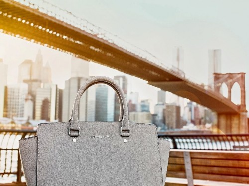 luxusné tašky michael kors grey selma prakticky hranaté luxusné tašky michael kors prakticky hranaté