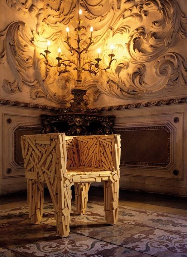 Dizajnové kreslo prirodzene inšpirované Edrou Favellou